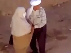 El chico videos porno maduras rubias pateando a su amigo y a su madre.