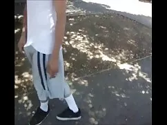 Rubia y videos de maduras masturbandose con una gran polla en el suelo