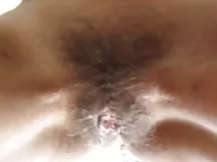 Poner al niño en un plátano grueso porno con señoras mayores en el suelo
