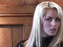 Rubia en la porno maduras amas de casa cocina