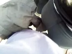 La hermana encontró a su hermano en el coño y madura tetona xxx decidió ayudarlo a él y a mi mamá junto con ella