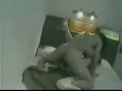 Desgaste en la porno maduras retro rueda y el material de la troquelada en Todos los agujeros
