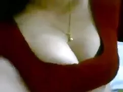 En la cocina, cuando la gente sale a la sala de estar sexo de lesbianas maduras